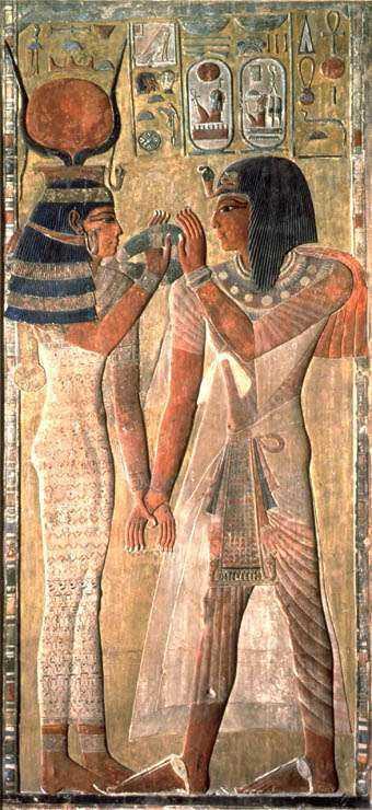 이집트미술 : 영원과완전함의표현 머리는측면에가장쉽게볼수있기때문에옆모습을그린다. 인간의눈은대개정면에서본것을기억하게마련이므로측면얼굴에다정면에서본눈을그린다.