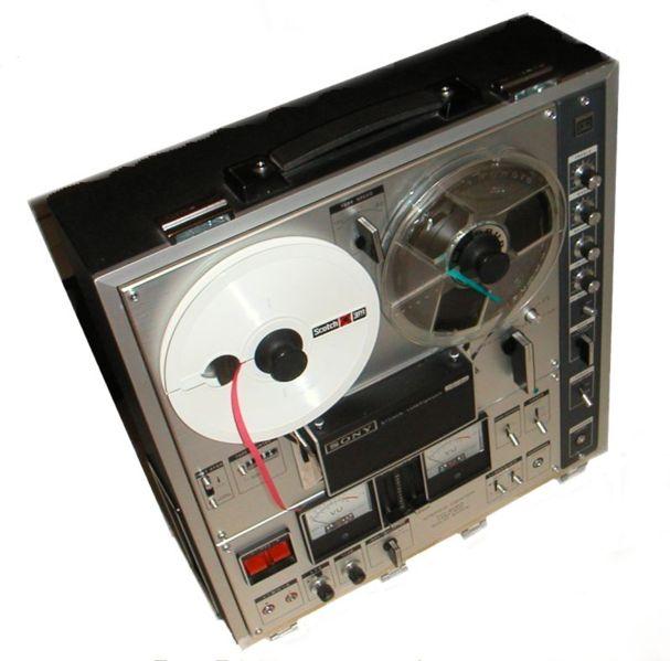 79 00 Reel-to-reel tape recorder (Sony TC-630) iv 지금보여주는사진은무엇일까요? 이제품은 Sony TC-630, a reel-to-reel recorder 라는 Tape 을이용한녹음기에요. 카세트테이프와원리는같지만더굵고큰자기테이프을사용하고전문녹음에사용되는장비죠.