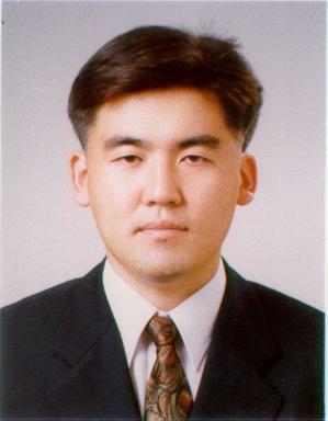 김형남 (Hyoung-Nam Kim) 1993년 2월 : 포항공과대학교전자전기공학과학사졸업 1995년 2월 : 포항공과대학교전자전기공학과석사졸업 2000년 2월 : 포항공과대학교전자전기공학과박사졸업 2000년 3월 : 포항공과대학교전자컴퓨터공학부박사후연구원 2000년 5월 ~2003년 2월 : 한국전자통신연구원무선방송연구소선임연구원 2003년 3월