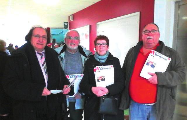 Syndicat AIR FRANCE UNION SYNDICALE DES RETRAITÉS D AIR FRANCE Union Syndicale des Retraités d Air France/CGT Section Banlieue Nord Rencontre avec nos anciens à la journée des retraités du CE DM