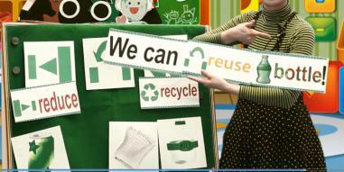 주요문장 : What can we do fro the earth?/ We can find some papers( cans, bottles, plastics). Story < Reduce! Reuse! Recycle!
