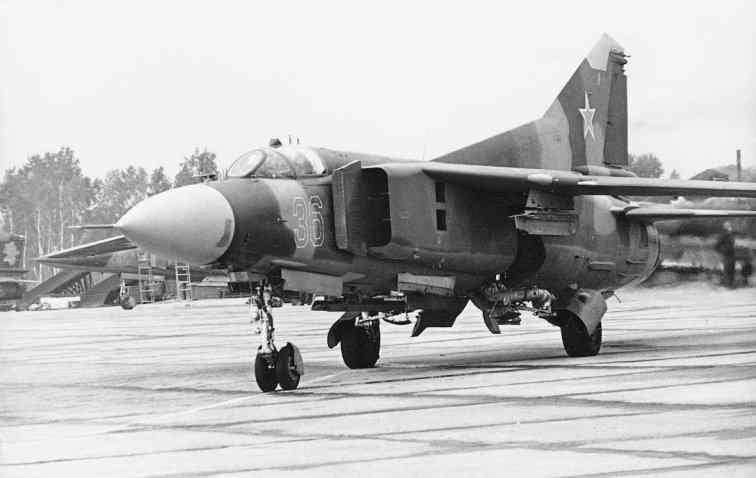 중형다목적전투기등과같은최첨단전투기로대체할 것임 ( 원제 : India to phase out MiG-21s,
