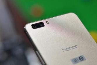 [ 표 2] 듀얼렌즈카메라모듈채용스마트폰 Huawei honor6 HTC One M8 Image Release 14, Dec 14, March CPU Quad-core 1.7GHz Quad-core 2.