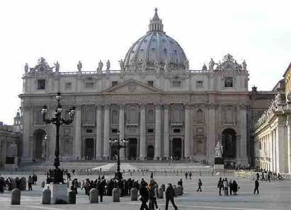 5세가카톨릭총본산으로대변할만한성당을재건립할계획을세운후대대로교황과그시대를대표하는예술가들이총력을기울여건립한르네상스의기념비적인건축물이다.