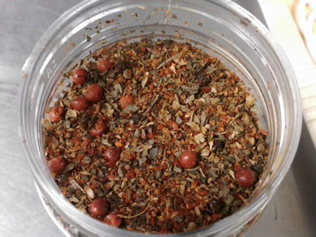 pepper Crushed red pepper The original bulk packed spice company Crushed chilies Rosemary garlic blend grinder Spice islands Rosemary, other spices, dehydrated garlic, sea salt, dehydrated onion,