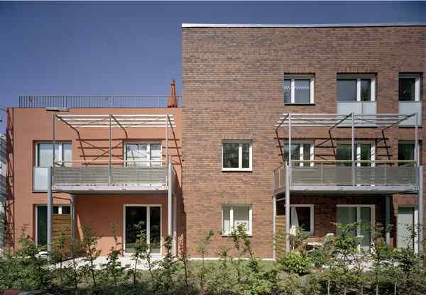 14 --(Germany-Hamburg-Heimfeld) (Multi family house) 41) / / EU Germany Hamburg-Heimfeld o 에너지절약 - 난방에너지수요량의 100%