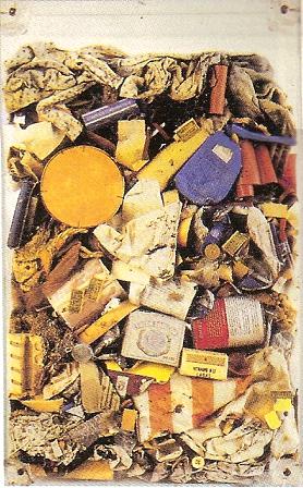 Bust, 쓰레기 청소, 포장된 국회의사당, 정물, 현대미술의 & Surreal ism, 1997, Dada & Surrealism, 현대미술의 기초개념, 1971-95 기초개념, 2001, p. 193. p. 100. 1997, p. 317. 2001, p. 213.