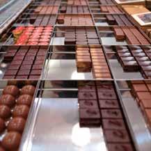 삐아프 Piaf 초콜릿 Chocolate 85 소나 SONA 디저트 Dessert 86 고은수셰프가운영하는프랑스식수제초콜릿숍이다. 고급프랑스산커버추어, 천일염 등최고의재료를사용한명품초콜릿을다양하게갖췄다. 서울에서가장클래식한초콜릿 봉봉을만날수있는곳이다.