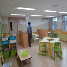 예시 - 서울시립발달장애인복지관 서랍장을활용하여개인별공간을확보하고교육적환경을조성하여활동참여를유도함.