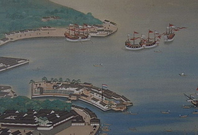 1 15세기 동아시아 중계 무역의 상징이었던 류큐(현 오키나와) 명은 조공 횟수를 국가마다 지정하였는데, 베트남은 3년에 한 번, 일본은 10년에 한 번 정도를 지정해 주었다. 이에 비해 류큐는 1년에 한 번으로 우대 받고 있었다. 이에 따라 류큐는 공식적인 방법으로 더 쉽게 더 많이 중국 상품을 얻을 수 있었다.