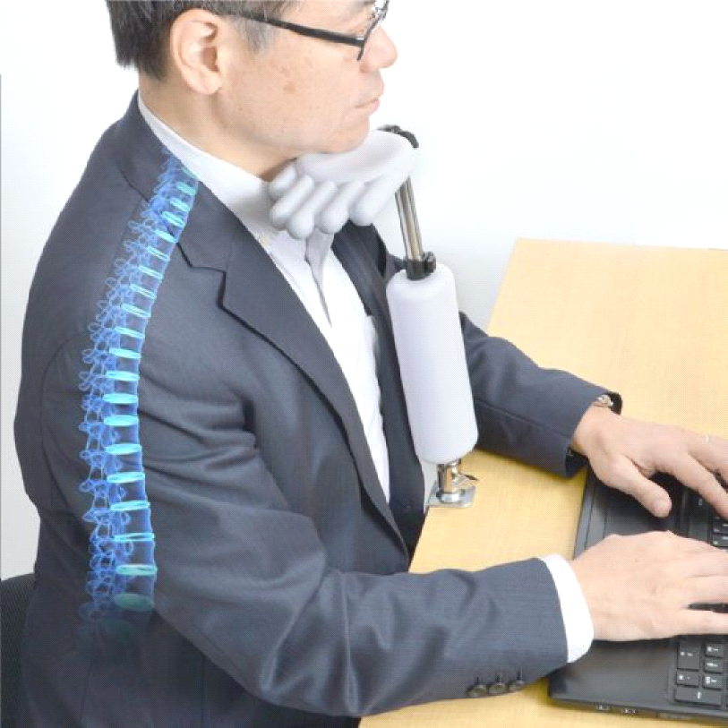 IT TRENDS & ISSUES 턱 대신 괴주는 이색 로봇 팔 등장 이색 로봇 팔 (ZDNet Korea, 2015) 컴퓨터 작업 시 척추 휨 방지 일본 기업 산코(Thanko)가 책상 앞에 앉아 근무하는 직장인들을 위해 턱을 대신 괴 주는 플라스틱으로 된 로봇 팔을 개발했다. 이 기업은 평소 독특한 IT 제품을 출시하는 것으로 잘 알려져 있다.