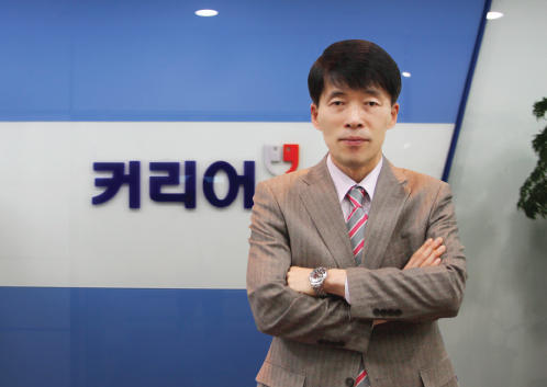 Ⅰ. 회사개요 CEO 인사글 CAREER CHIEF EXECUTIVE OFFICER G. R. E. E.T.I.N.G 하 루하루 급변하는 환경 속에서 기업에서 인재의 중요성은 아무리 강조해도 지나침이 없습니다. 한 동안 핵심 인재를 어떻게 확보하고 육성할 것인가에 초점을 맞췄던 기업에서는 최근 적합한 인재에 대해 더 많은 관심을 표명하고 있습니다.