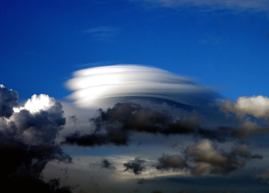 렌즈구름 (Lenticular cloud) www.kma.