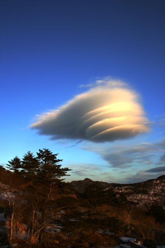 렌즈구름 (Lenticular cloud) www.