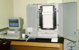 ABI 377: Gel-type Automatic sequencer - 1990년대부터 2000년대초반까지많이사용해온 gel type 염기서열자동분석장치 - 일반전기영동장치와 four-dye one-lane dye system, 그리고자동화된 detector로이루어져있다.