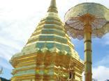 왓프라탓도이쑤텝 Wat Prathat Doi Suthep_ 1383 년치앙마이북서쪽도이쑤텝산위에세워진유서깊은사원으로 부처의사리를 모신사원 이라는뜻을지녔다. 세계에서많은불교순례자들이찾는다.