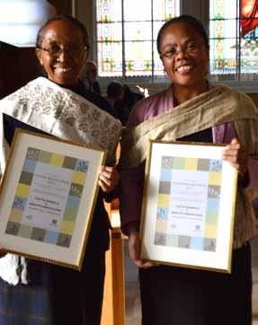 4 Juni 2015 Reformed Communiqué Penghargaan untuk Perempuan Pemimpin Dua orang perempuan dari dua generasi telah diberi penghargaan untuk karyanya baik sebagai pemimpin gereja maupun dalam hal