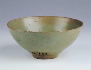 Ë ÏÂÚapple ÂÌ ËÍ 19,8ÒÏ, Ë ÏÂÚapple ÓÌ Í 6,4ÒÏ, ÒÓÚ 7,8ÒÏ. Bowl/ Celadon Goryeo Dynasty, 12th C. Rim D. 19.8cm, Base D. 6.4cm, H.