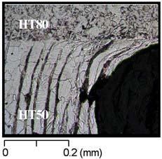 90 안규백 방한서 豊田政男 (a) Ductile crack in HT50 steel side (b) Ductile crack in HT80 steel side Fig. 6 Micrographs of the sectioned specimens near the notch root after corrosion 를수행하기위하여유한요소법에의한수치해석을수행하였다.