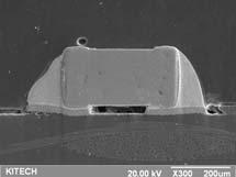 10과같이일부소량의미세기공을제외하고는전반적으로양호한상태를보였다. (a) 5. 결론 Fig. 10 X-ray image of reflowed 0402 chips 본연구에서는무연솔더링적용한 0402칩실장공정의최적화를목표로연구하였고다음과같은결론을얻었다.