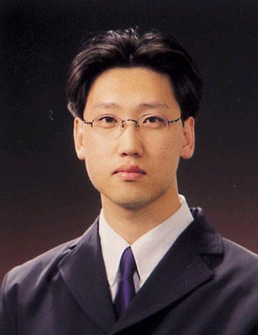 kr 전홍우 (Hong-Woo Chun) 2002 년고려대학교컴퓨터학과졸업 ( 학사 ) 2004 년고려대학교대학원컴퓨터학과졸업 ( 석사 ) 2007 년일본동경대학대학원컴퓨터과학전공졸업 ( 박사 ) 2009 년 ~