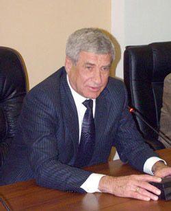 1991년에서 1994년까지니주니노브고로드주부지사를역임했으며, 1994년에서 1997년니주니노브고로드시장으로선출됐다. 1997년에서 2001년까지니주니노브고로드주지사로재직했다.