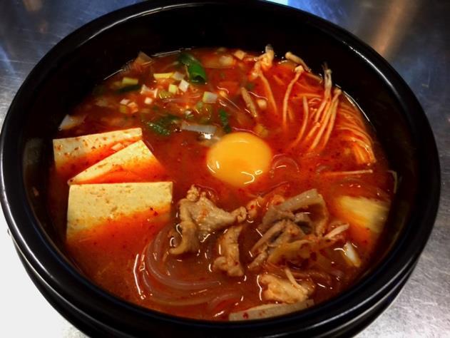 KOREAN DISHES KOREANSKA RÄTTER KIMCHI JJIGAE 김치찌개 Kimchi stew/kimchigryta 19. BEEF KIMCHI JJIGAE 쇠고기김치찌개 SPICY!