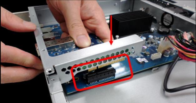 9. 라이저카드의금색가장자리에있는노치를 PCIe
