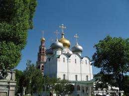모스크바남쪽에위치한수도원으로바실리 3세가폴란드부터스몰렌스크지방을되찾은것을기념하고자 1520년경에건축하였다. 16~17세기의전통적인러시아식바로크양식을띄고있다.
