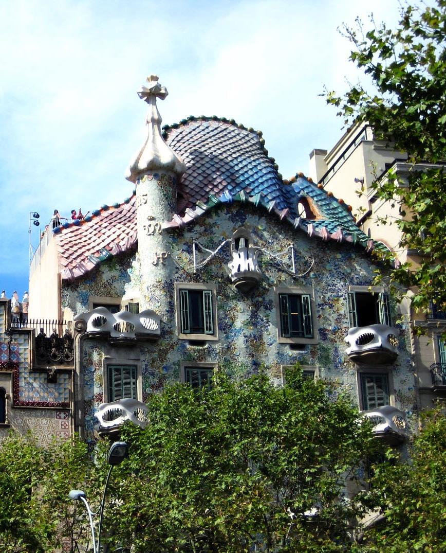 Antoni Gaudí 가우디의조수인 프란세스크베렝게르가 설계하고, 가우디가 1906 년부터 1925 년까지 거주했던구엘공원주택의도면과스케치, 조안마타말라의스케치와가우디흉상, 그리고리카르드오피소가