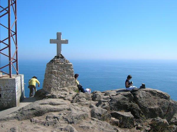 El Camino de Santiago 가주는가장큰선물은자기자신이스스로의실존을발견하는데있다. 정확히말하자면격동의시대를사는우리자신이스스로의삶과가치를돌아보는데있다. 풍경좋은자연을배경으로모두가똑같은표정과몸짓으로 남는건사진뿐이다 라며석고상같은포즈를취하지않아도된다. 내가잃어버린나를만나는순례, 비로소여행다운여행을하기때문이다. 또한두번째선물은타인에대한관심과배려.