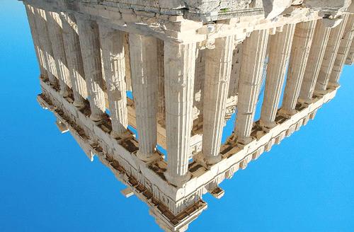 아테네아크로폴리스 (Acropolis) The Acropolis, awesome and aloof on its limestone mesa above hectic modern Athens, is so integral to the texts of our history