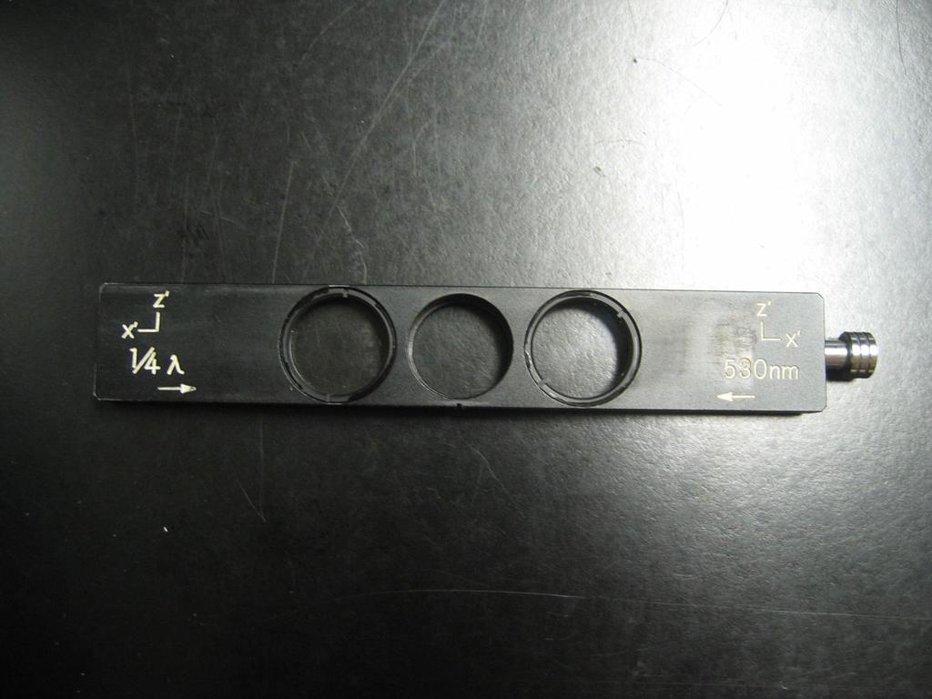 3.1.3 Eyepiece reticle : 십자선 3.1.4 분산염색대물렌즈또는이와동등한것 3.1.5 보정판 (The first order red plate compensator 또는 Bertrand lens): 약 550 ± 20 nm 3.1.6 재물대 (Stage): 360 회전가능 3.1.7 상부편광판 (Analyzer) 3.1.8 하부편광판 (Polarizer) 3.