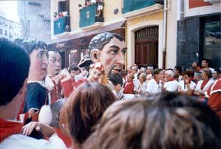 ⑵ Fiesta de San Fermín( 소몰이축제 ) 스페인의북동쪽에자리잡은 Pamplona시에서는매년