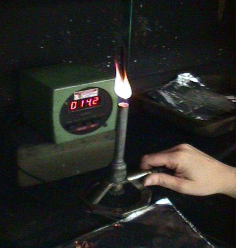 1. UL 94 V Test (Vertical( Burning Test) 규격 UL 94 시험목적 플라스틱제품의수직방향으로불꽃을가했을때, 제품의연소양상및주위로의화염전파정도를평가 시편 Bar 시편 20 개, 125 x 13 x 신청두께 (mm) ( 여러색상인증등의경우에는엔지니어와상담 ) 시험설명 1.