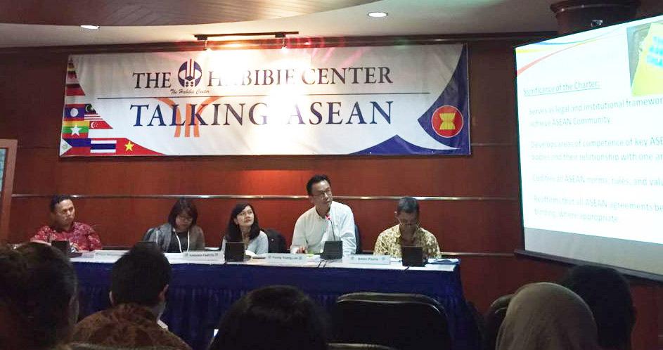 아세안시민사회 컨퍼런스 ASEAN Civil Society Conference, ACSC, 아세안시민포럼 ASEAN People s Forum, APF 아세안사회 문화공동체청사진 2025에는아세안공동체출범이전에는강조되지않았던사회적책임이라는개념이담겨있다.