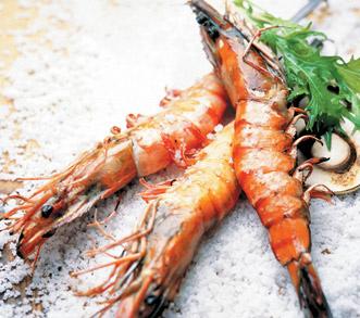 .. Large tiger prawns with shell sprinkled with sea salt 15 B8. 왕새우구이 Saewoo Gu-ee B9. 혀구이 Hur Gu-ee.