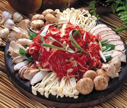 버섯구이 Bursut Gu-ee B16. B17. 돼지불고기 Dae-Ji Bulgogi (Spicy)... Marinated spicy pork with onions 오리불고기 Duck Bulgogi (Spicy).