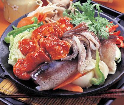 .. Marinated squid, pork & veg in spicy hot sauce 춘천닭갈비 Dak Kalbi (Spicy)... Marinated chicken with assorted veg with spicy hot sauce B15.