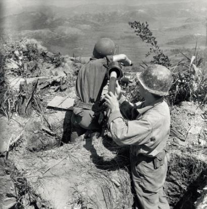 유엔프랑스한소의 75mm 무반동총. 1952 년여름, 프랑스는철원서쪽티본지역에서중공군에항하여하였다. 1952 년 7 월 ~8 월 Juillet - août 1952.