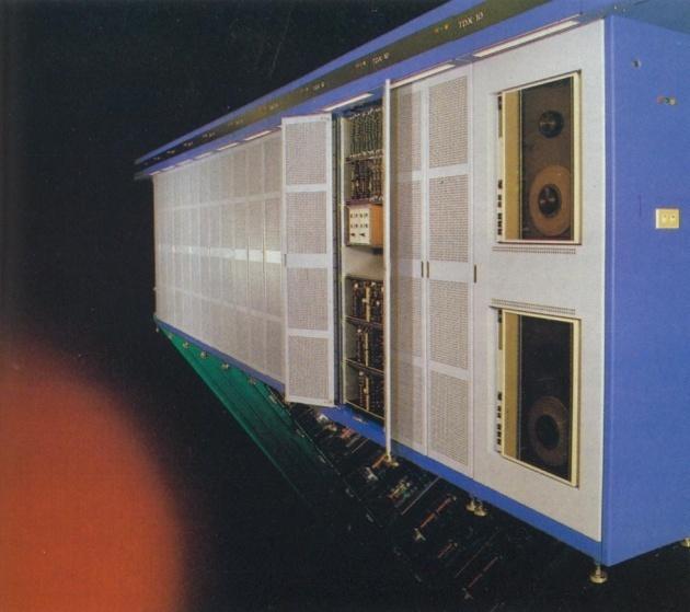 교홖기의역사 <TDX-10 디지털교홖기 > 1959 년미국의벨연구소와영국의체싞성에서디지털교홖기의이롞적인연구에착수 1955 년미국의벨연구소에서 T-1 반송 (carrier) 시스템이개발, 1962