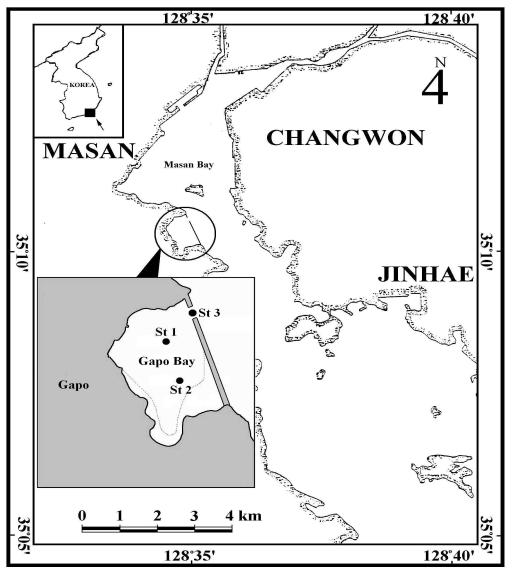 < 참고 : a) 마산시 1989a, b) 권 1997 > (2003 년 ) (2004 년 ) Fig. 3. Sampling site maps in 2003 (Kwon,2004) and 2004 (this study) 4.2. 준설지수 (Dredging Index, DI) 와저서생물개체분포에의한생태회복분석 4.2.1 준설지수 (Dredging Index, DI) 및 Quadrodiagram 을이용한분석 본연구를통해나온결과들을토대로준설토투기지역의오염도를판단하는한가지방법으로이등 (2004) 이개발한준설지수 (DI) 를이용해보았다.