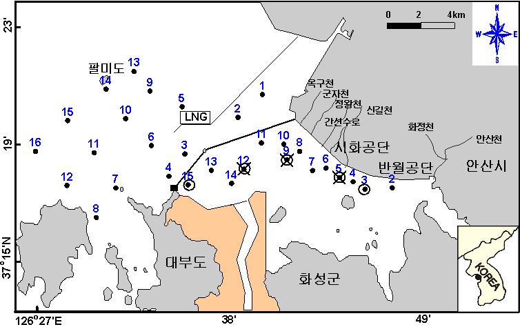 지를확보하기위하여실시된대규모국토확장사업의하나로추진되었다. 시화호는원래방조제가형성되기전에는조석의영향을많이받고조간대가매우발달된환경이었지만 (Lee et al.[1985]) 1987년 4월부터 1994 년 1월까지의공사로 12.6km의시화방조제가만들어진이후 5,322ha의반월만갯벌이사라지고방조제내측은계획총저수량 3억 3천만톤에이르는거대한인공호수가되었다.