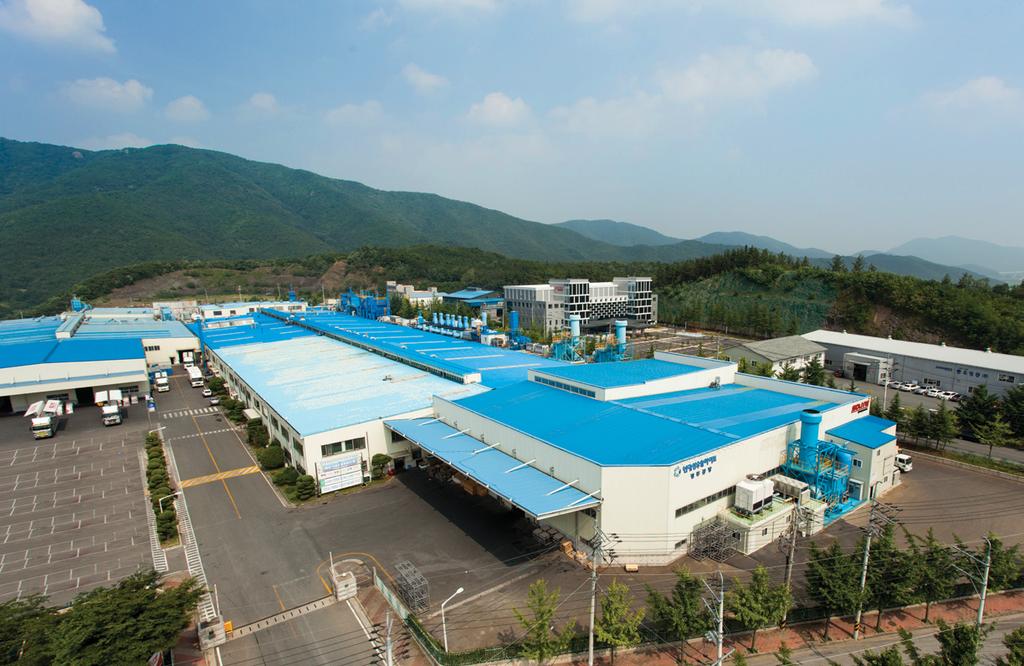 Manufacturing Process 16 17 MANUFACTURING PROCESS 세계최고수준의배터리생산라인, 쏠라이트의자부심입니다 The world s best production line is bolstered by Solite s confidence 더좋은배터리를위한현대성우쏠라이트의욕심은 PLATE PASTING LINE - PASTER