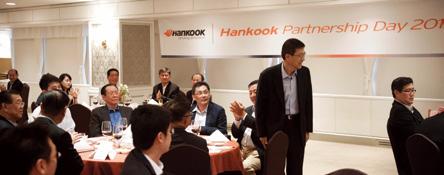 Hankook Tire CSR Report 2012/13 38 협력사만족도조사결과주요내용 종합만족도협력사평가제도협력사차별화제도상생협력관계 2012 년종합만족도는 73.4 점으로전년대비 1.1 점하락공정성, 대금지급조건, 투명성을높이평가하나가격만족도제고필요 평가제도필요 (61.9%) / 운영평가긍정적 (62.