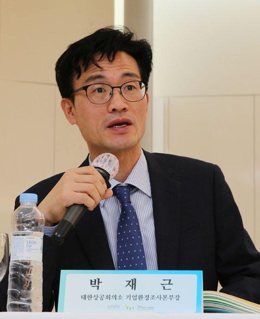 대통령소속경제사회발전노사정위원회 노동권과관련하여, 4 차산업혁명등으로획일적권리주장이옳은것인가에대한의문 이있습니다. 현재노동법이규제적측면에서정말규제가약한것인가에대한객관적검토도필요합니다. 노동존중사회를위해서는노동존중정책자체가필요한측면도있지만, 시장에대한고려도함께해야합니다. 기업입장에서의규제판단과정부의예산소요등도함께검토되어야합니다.