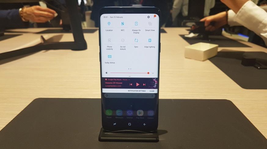5. 갤럭시 S9 은반드시성공시켜야하는스마트폰 듀얼스피커와덱스도주목 : 스마트폰의 PC 대체가멀지않았다 갤럭시S9은일부경쟁사들이채용중인듀얼스피커를채택.