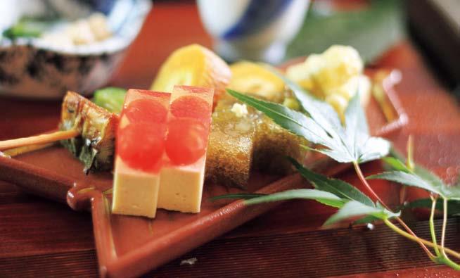 With cherry blossoms in full bloom in Apr., come visit Momoyama near you for the special feast by the chef from Sakurae.