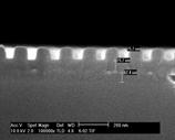 임프린트실험에사용된조건으로 UV 조사량 (exposure dose) 은 14.4 mw/cm 2, 조사시간 (exposure time) 은 60 s, 진공압은 800 mbar, 가압시간은 40 s이다.