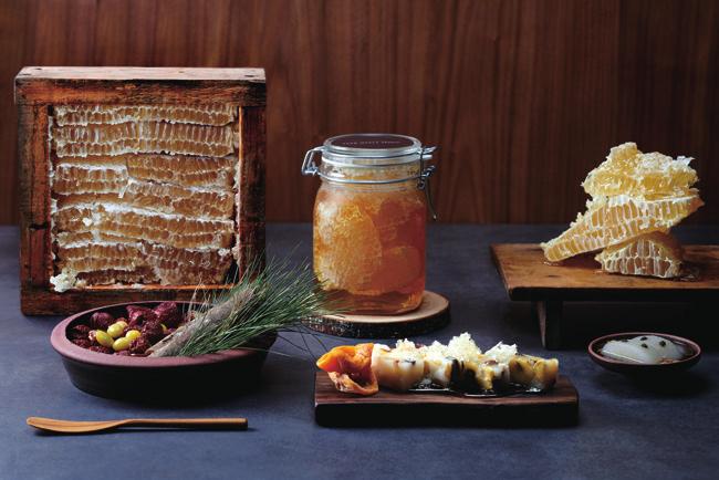 WORAK-MOUNTAIN HONEY 월악산벌집꿀 KRW 140,000 KRW 99,000 PARK HYATT SEOUL